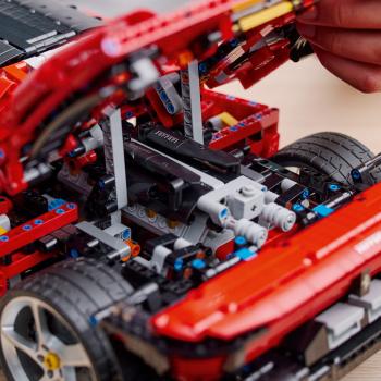 LEGO® Technic Ferrari Daytona SP3 3778 Teile 42143