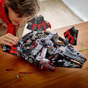 LEGO® Star Wars™ Dunkler Millennium Falke 1579 Teile 75389