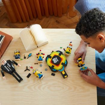 LEGO® Despicable Me Gru und die Minions aus LEGO® Steinen 839 Teile 75582