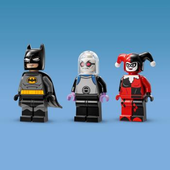 LEGO® DC Universe Super Heroes™ Batman™ im Batmobil™ vs. Harley Quinn™ + Mr. Freeze™ 435 Teile 76274