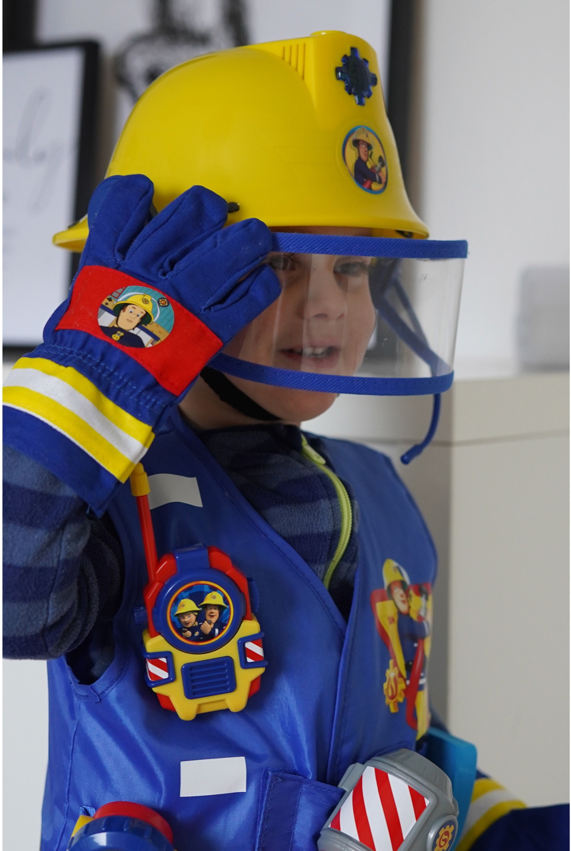 Spielwaren Express - Simba Sam Feuerwehrmann Funktion Spielzeug 109252365 mit Helm Spielwelt Feuerwehr