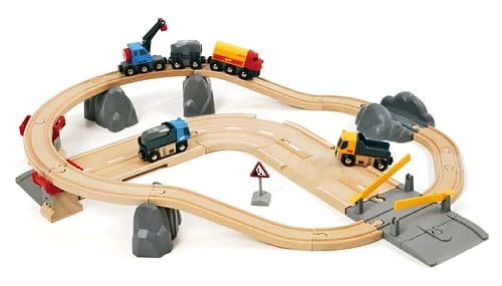 Brio World Eisenbahn Set Straßen und Schienen Steinverlade Set 32 Teile 33210