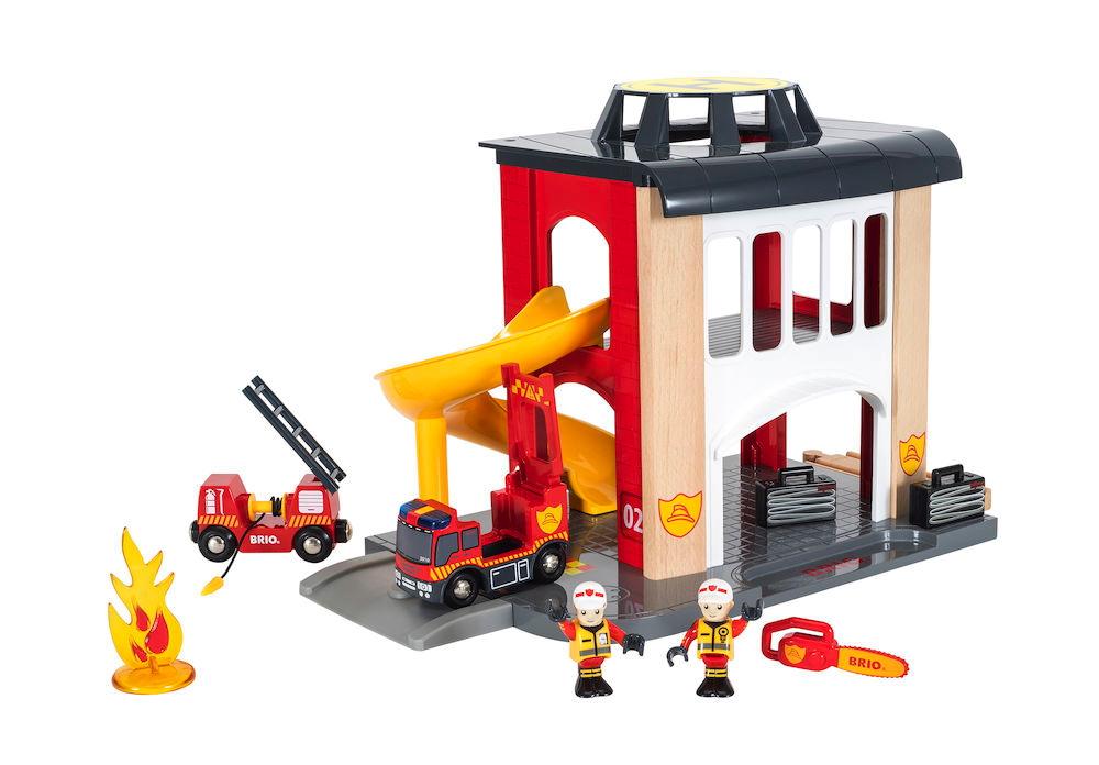 Brio World Eisenbahn Gebäude Große Feuerwehr-Station mit Fahrzeug 12 Teile 33833