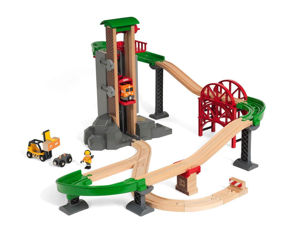 Brio World Eisenbahn Set Großes Lagerhaus-Set mit Aufzug 32 Teile 33887