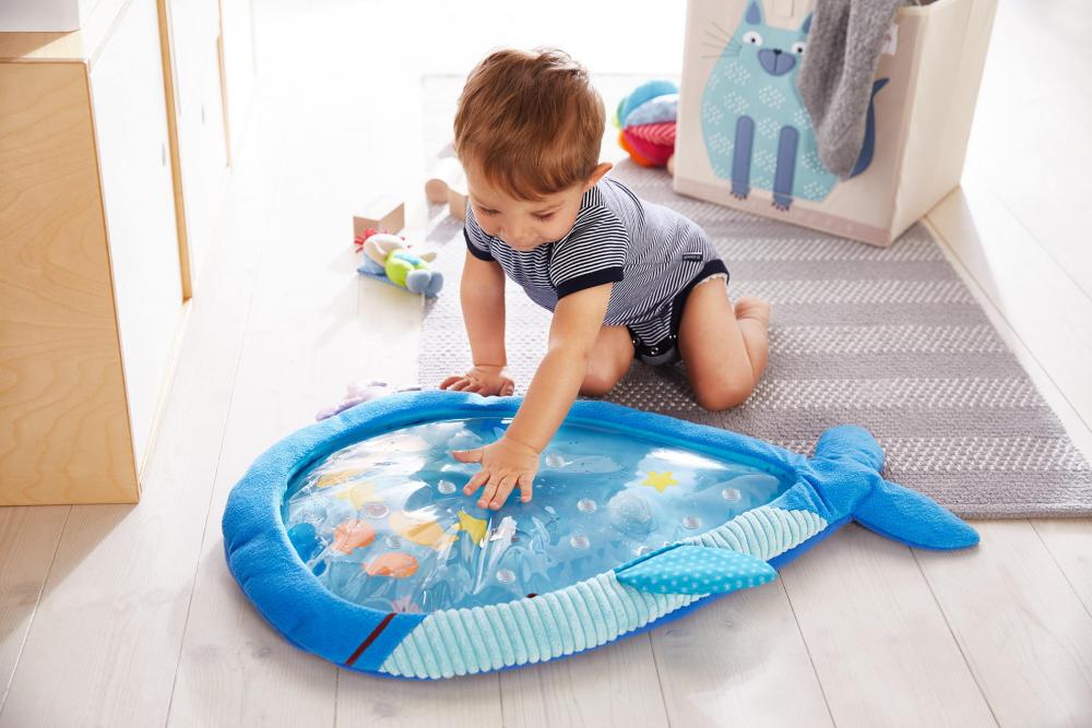 HABA Babywelt Spieltrainer Wasser Spielmatte Großer Wal 1305557001