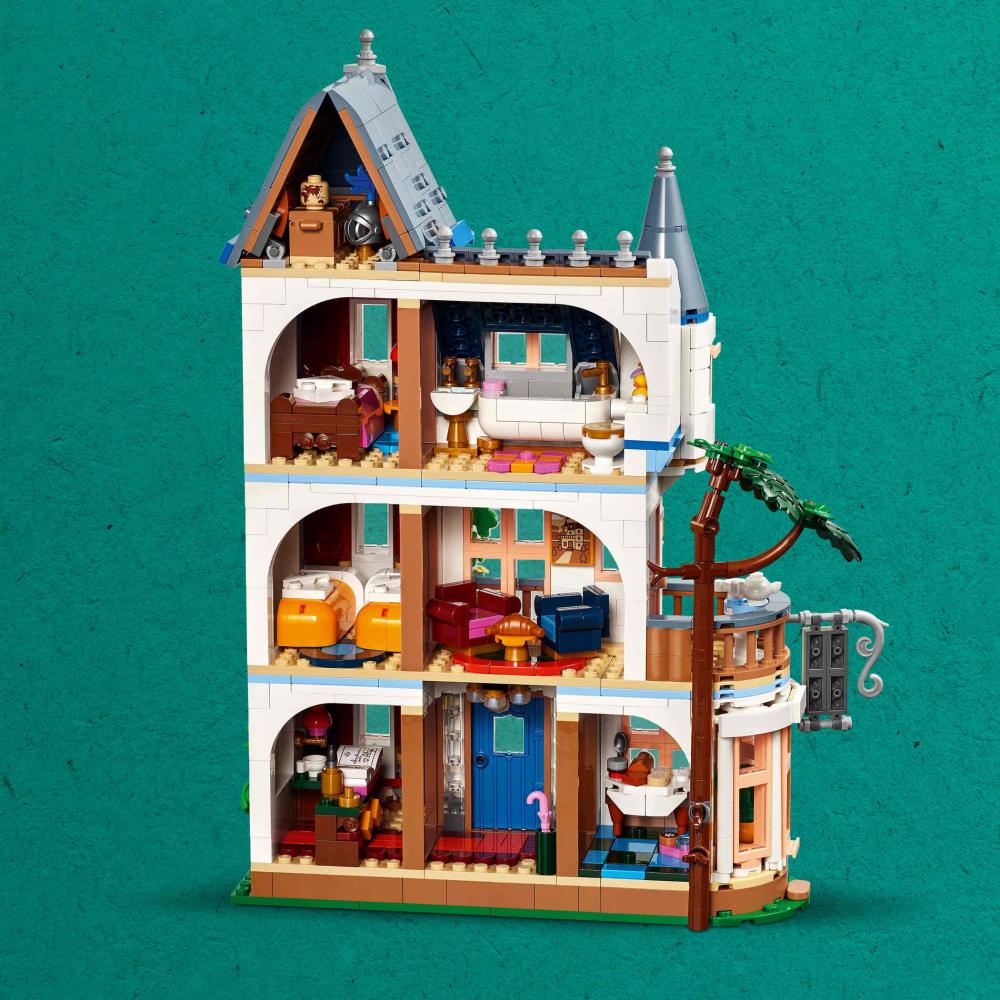 LEGO® Friends Burg mit Ferienunterkunft 1311 Teile 42638