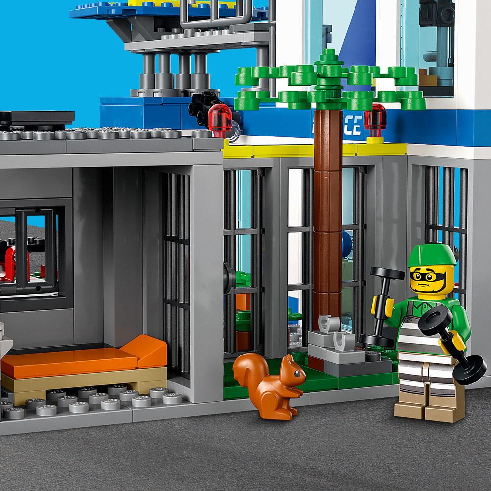 LEGO® City Polizeistation 668 Teile 60316