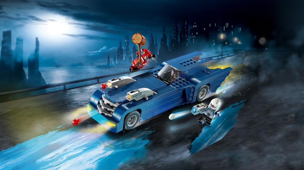 LEGO® DC Universe Super Heroes™ Batman™ im Batmobil™ vs. Harley Quinn™ + Mr. Freeze™ 435 Teile 76274